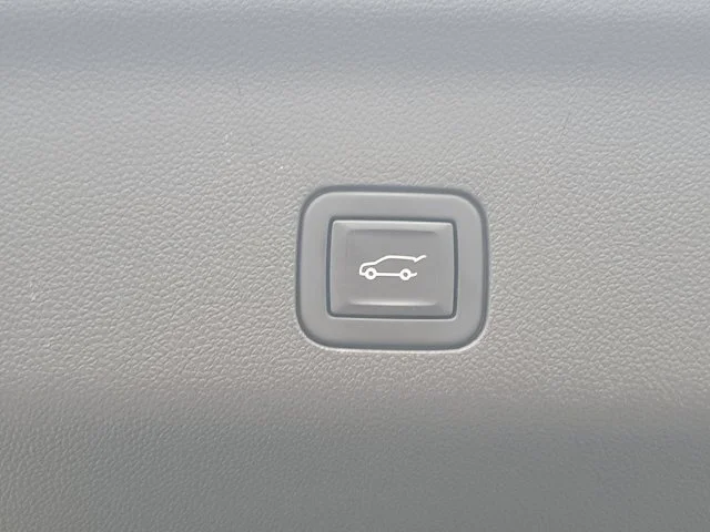 Used 2023 CRYSTAL WHITE TRICOAT Cadillac 4WD Premium Luxury image 40