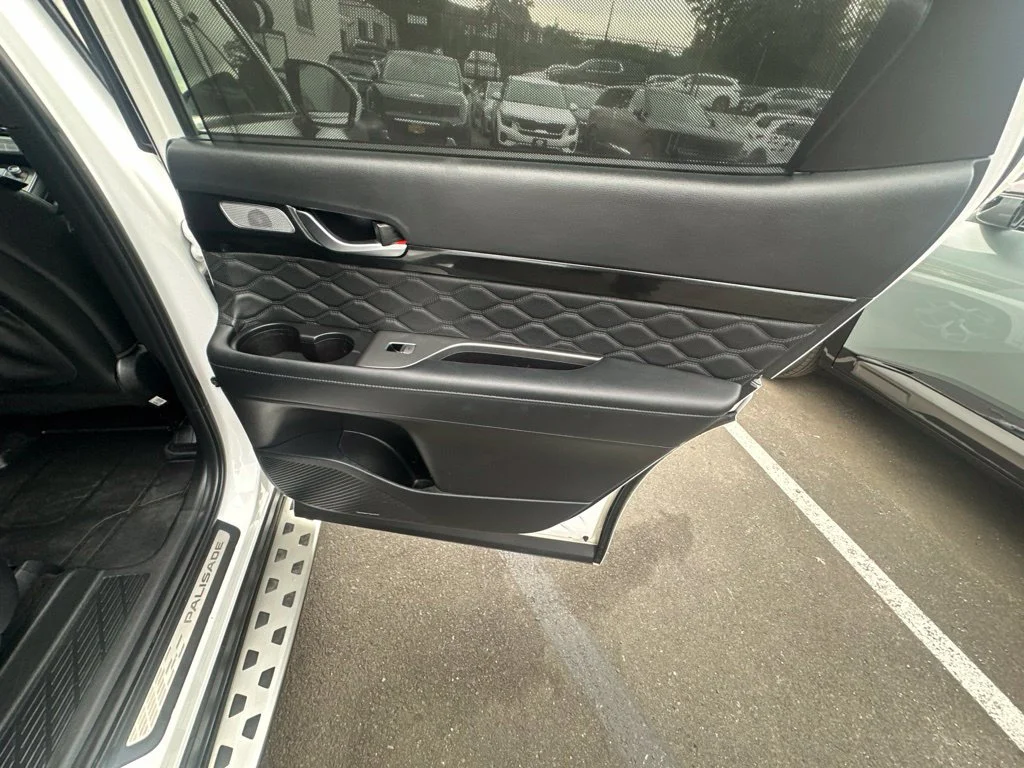 Used 2022 White Hyundai Calligraphy image 29