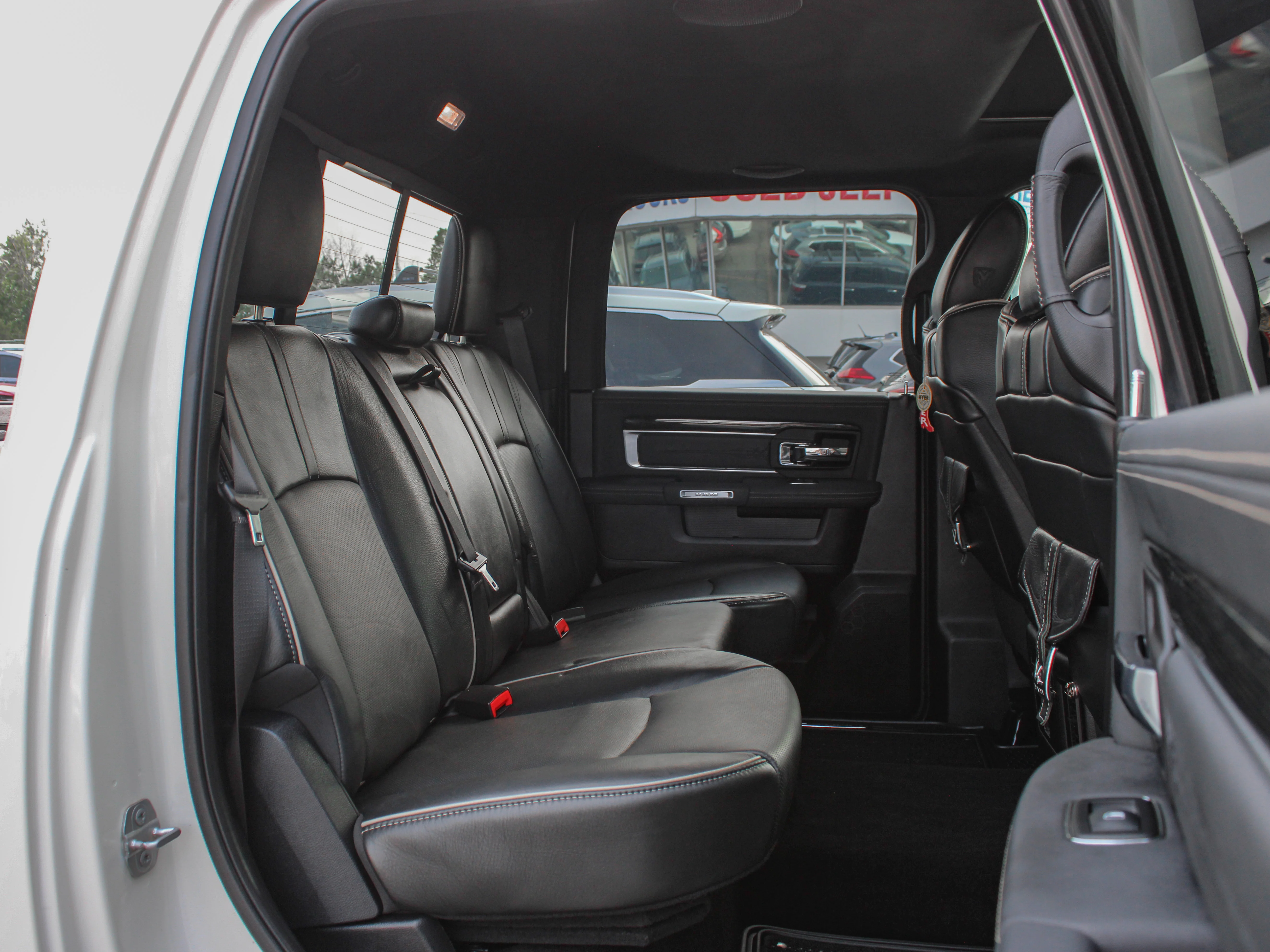 Used 2016 White RAM Limited* | 5.7L V8 | Leather | Heated & Cooled Seats | Sunroof image 17
