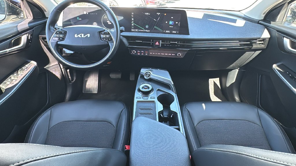 Used 2024 White Kia Light image 17