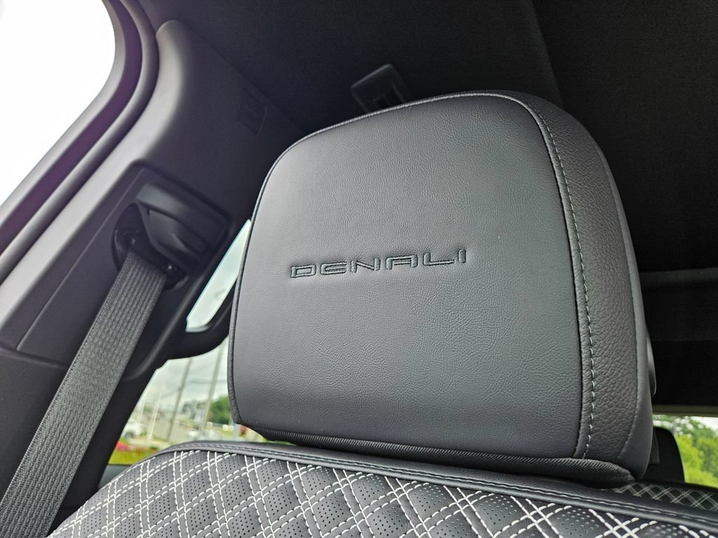 2026 GMC Acadia Denali - Photo 32