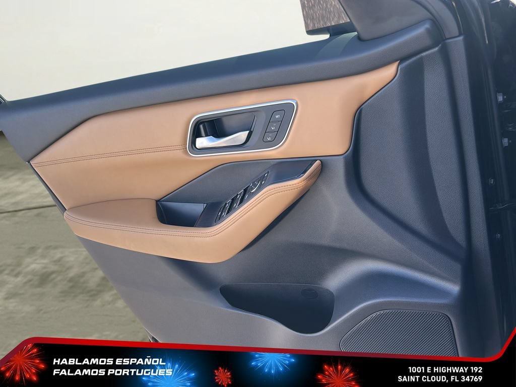 Used 2023 Black Nissan Platinum FWD image 12