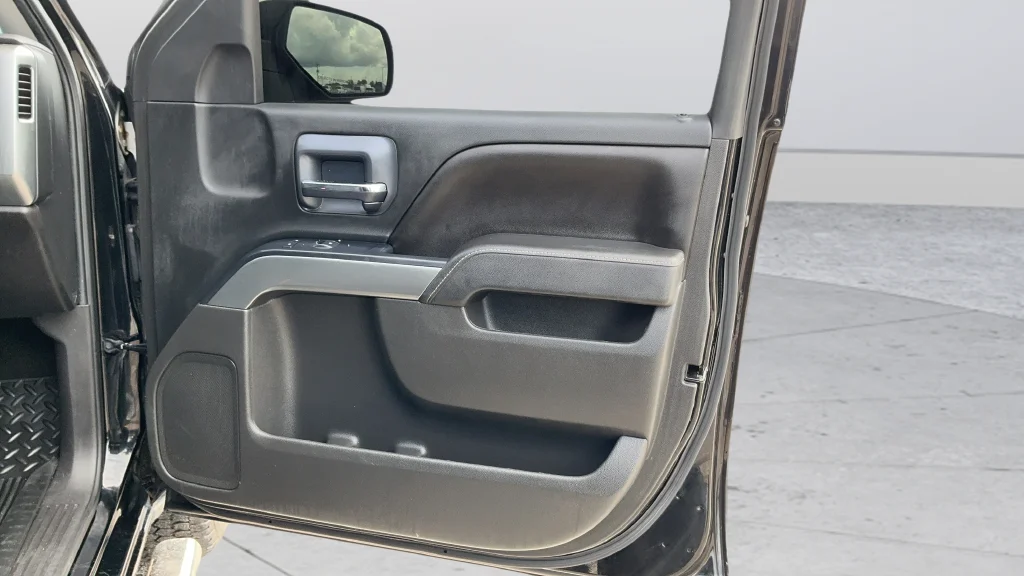 Used 2016 Black Chevrolet LT image 22