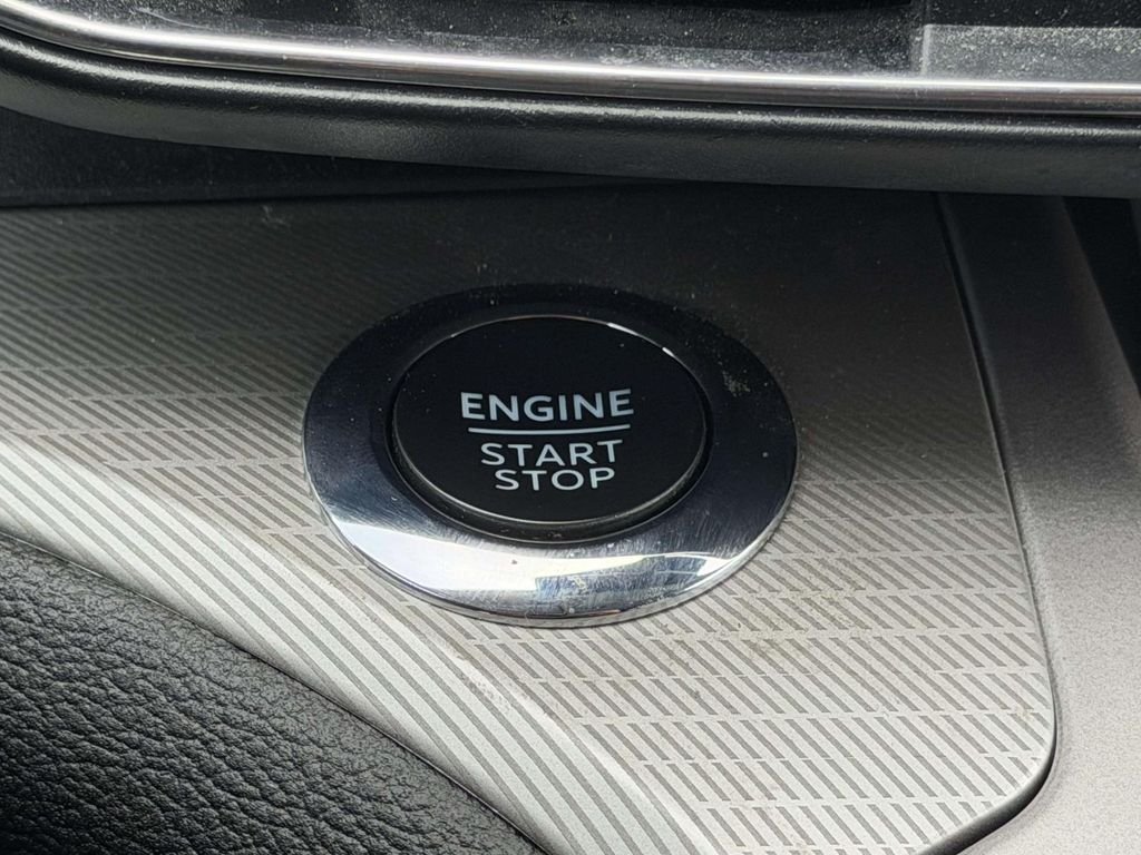 Used 2023 Black Ford XLT image 8