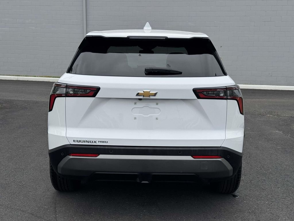 Used 2025 White Chevrolet LT image 21