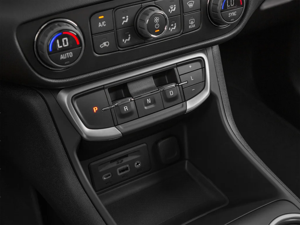 Used 2023 White GMC AT4 image 31