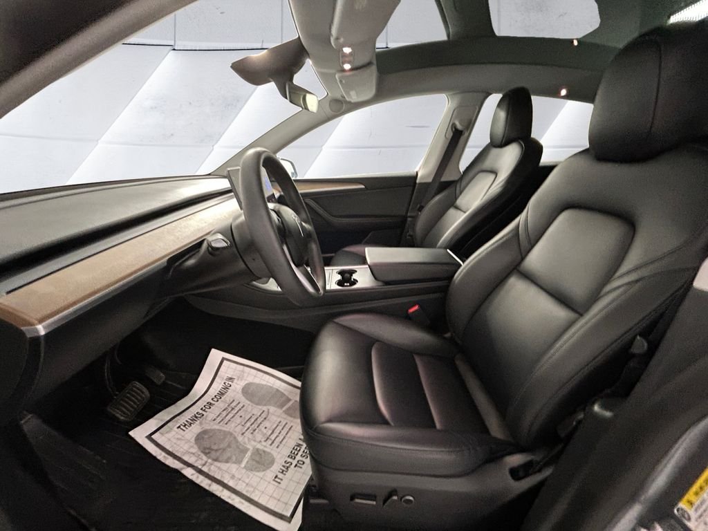 Used 2025  Tesla Long Range image 7