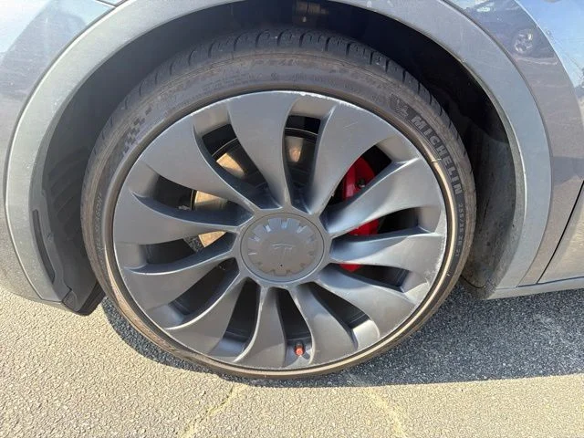 Used 2021  Tesla Performance image 9