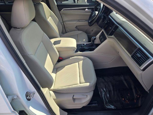 Used 2018 White Volkswagen 3.6L V6 SE image 5