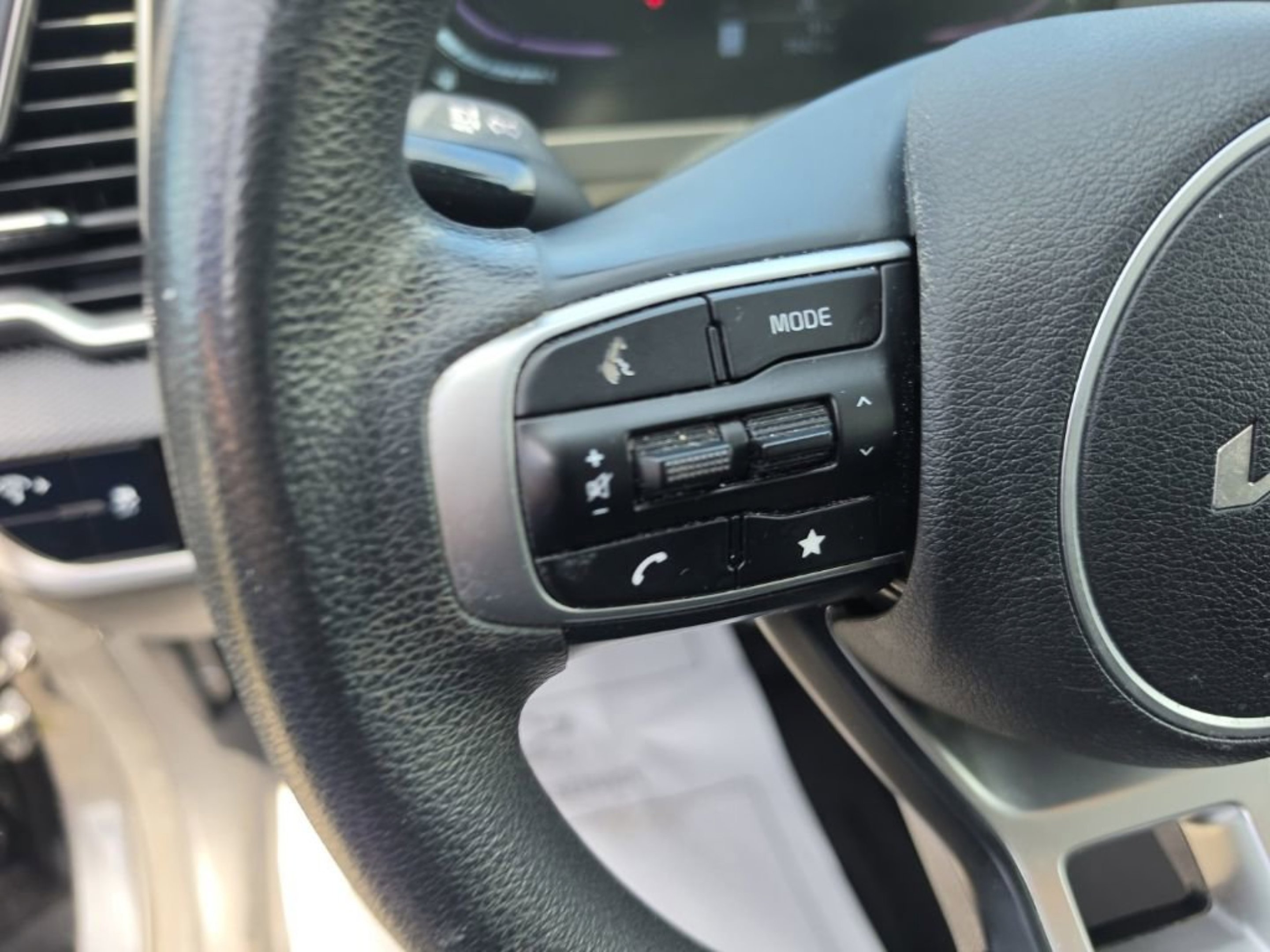 Used 2023  Kia LX image 13