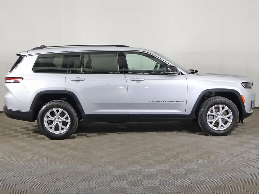 Used 2023 Silver Jeep Limited image 21