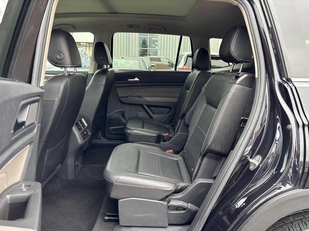 Used 2023  Volkswagen SEL image 13