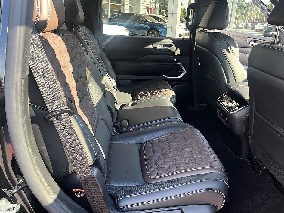 Used 2025 Super Black Nissan Platinum Reserve image 20