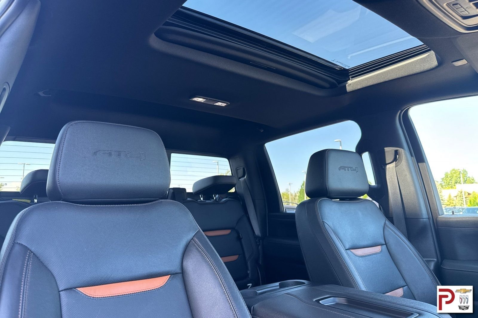 Used 2022 White GMC AT4 image 17