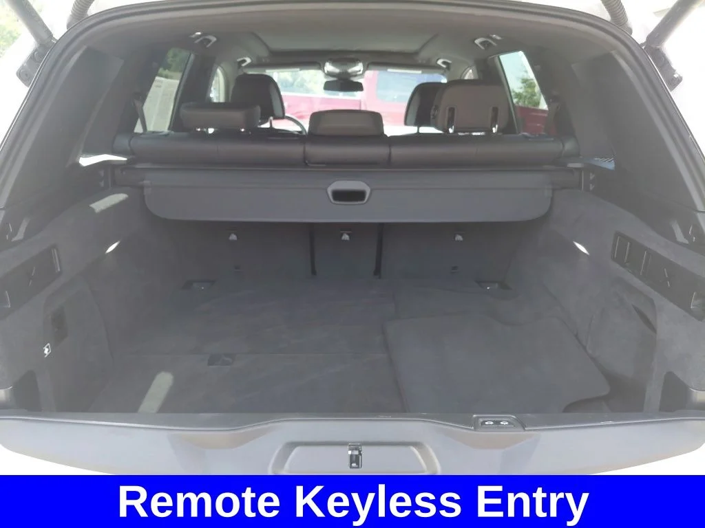 Used 2025 White BMW xDrive50e image 18