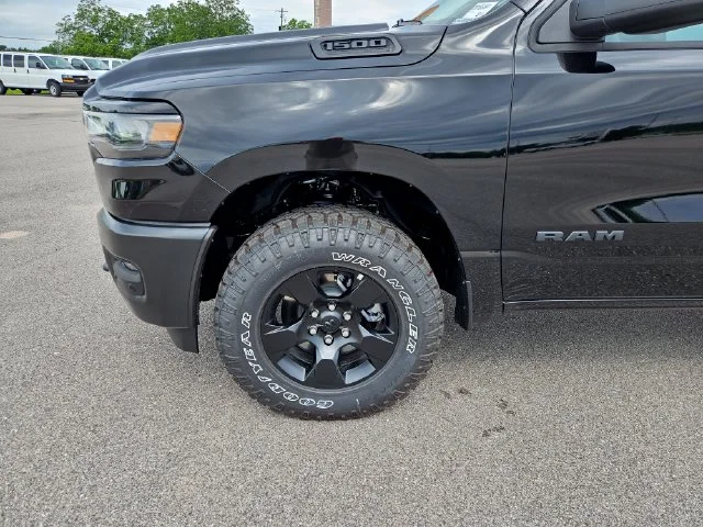New 2026 Diamond Black Crystal Pearl-Coat Exterior Paint RAM Warlock image 27