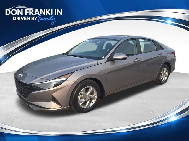 Used 2023 Silver Hyundai SE image 1