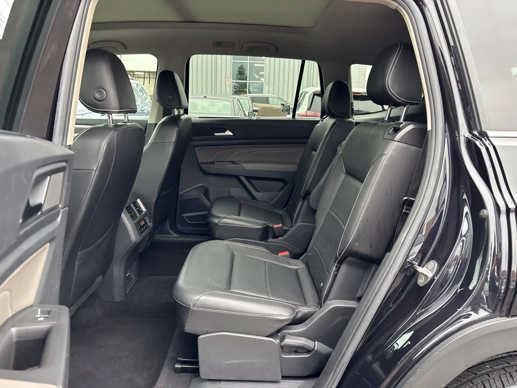 Used 2023  Volkswagen SEL image 13