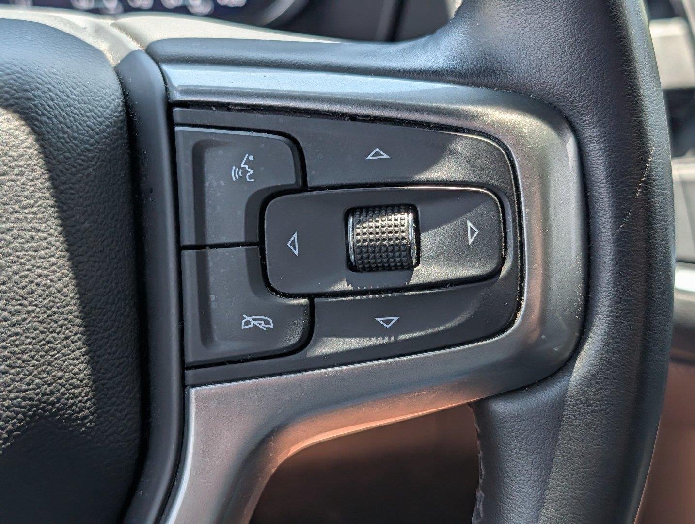Used 2023 SILVER SAGE METALLIC Chevrolet LT image 24