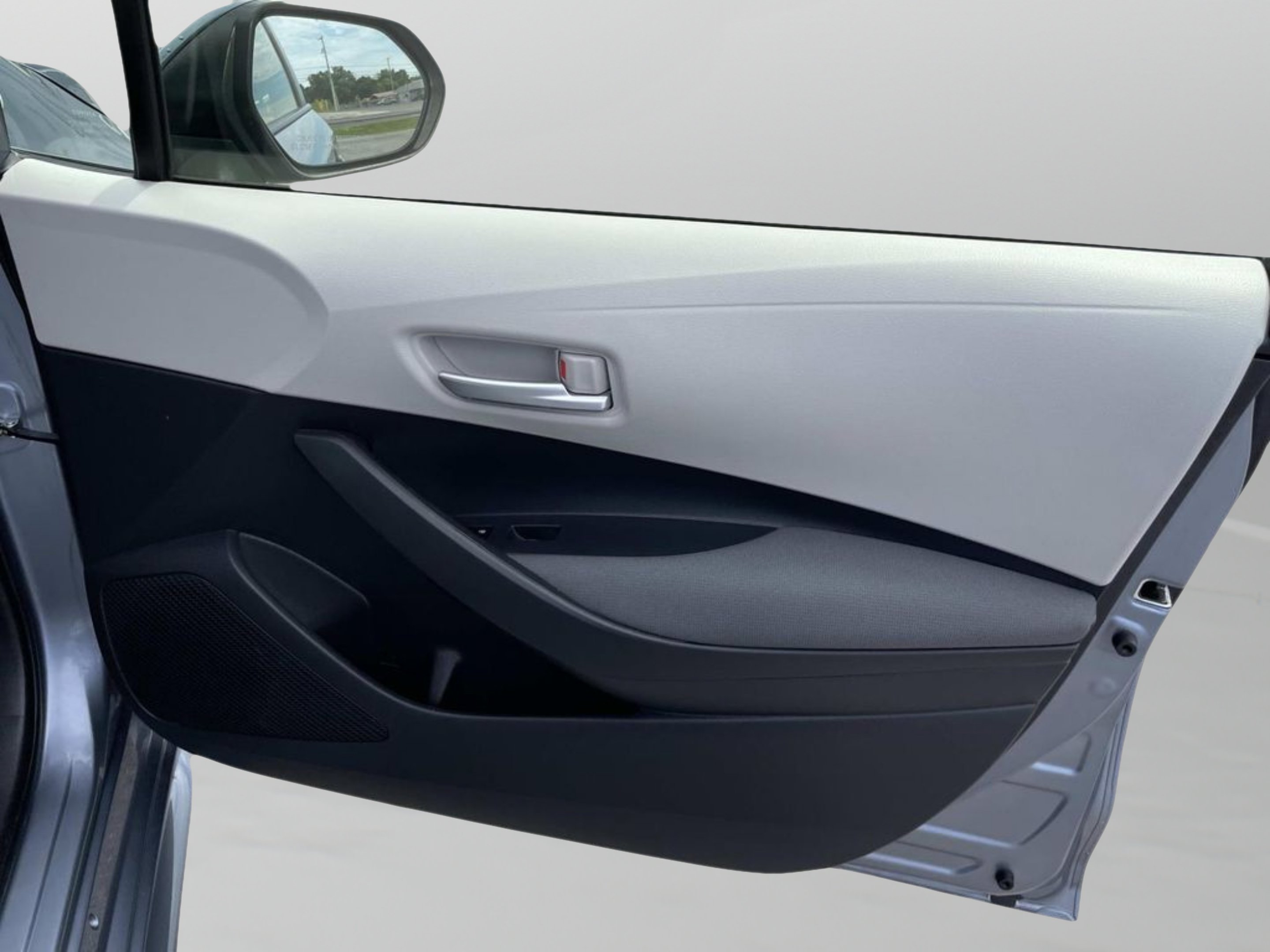 Used 2021  Toyota LE image 16