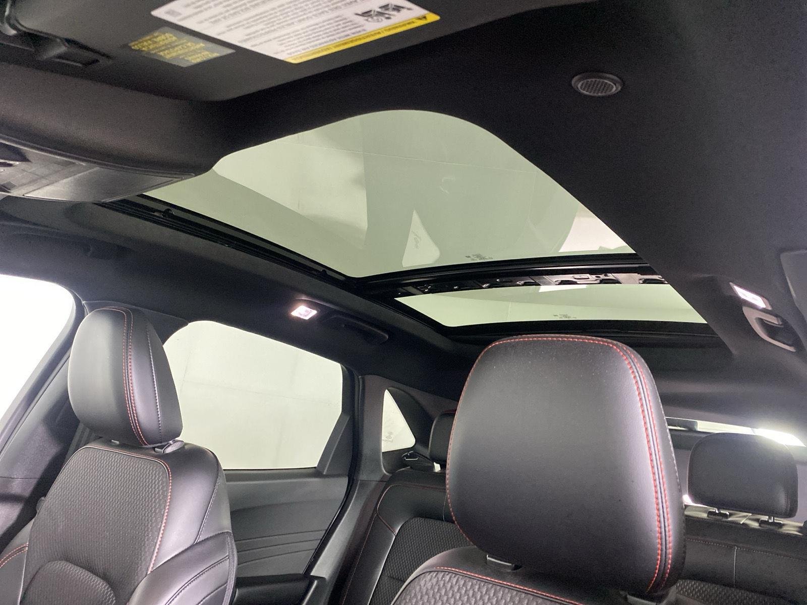 Used 2023 Iconic Silver Ford ST-Line image 25