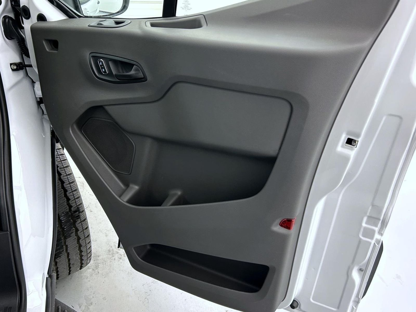 New 2026 Oxford White Ford XL image 16