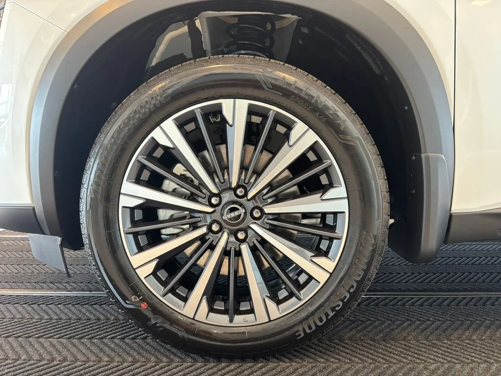 New 2026 Everest White Pearl TriCoat Nissan Platinum image 11