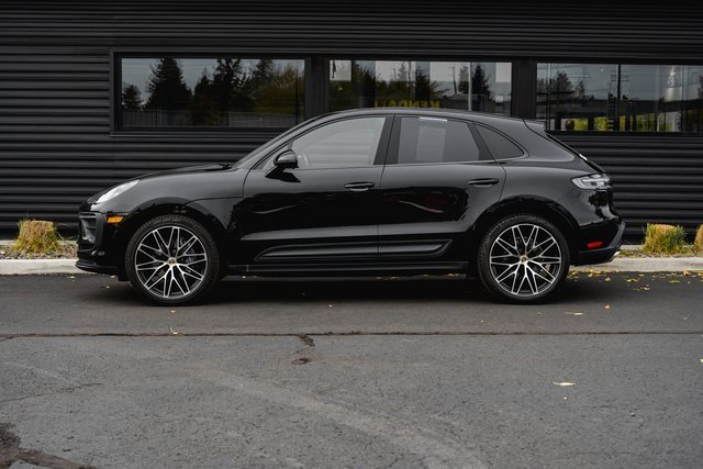 2024 Porsche Macan T photo 2
