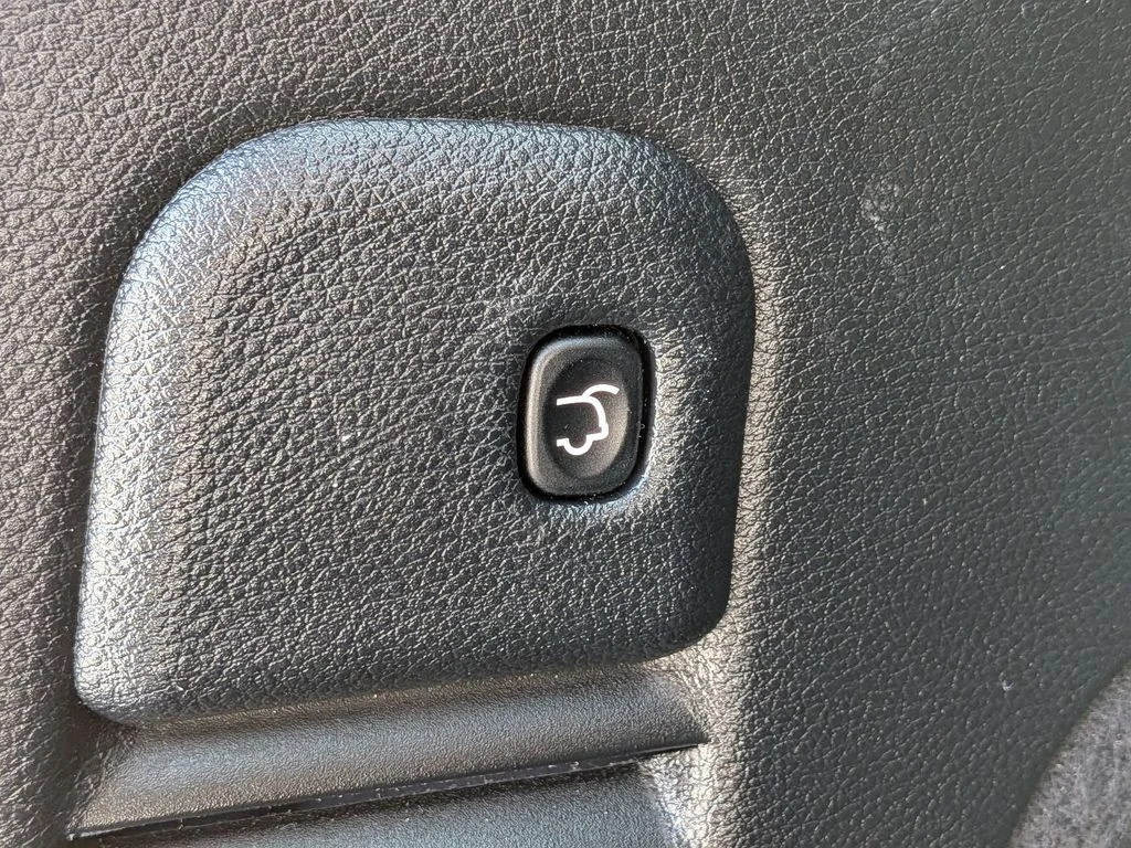 Used 2021 Blue Jeep Limited image 9
