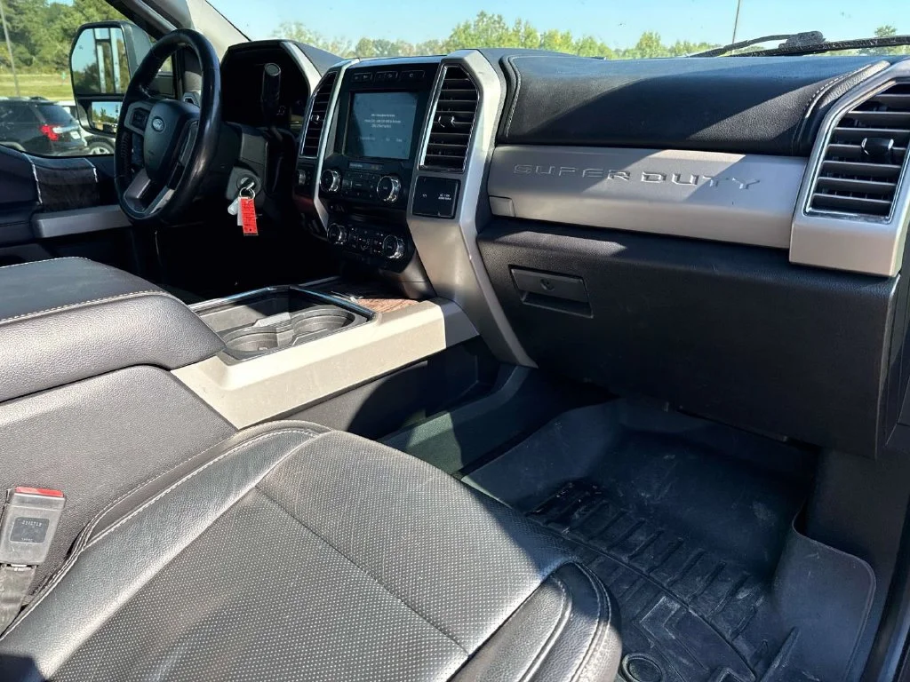 Used 2017 Gray Ford Lariat image 15