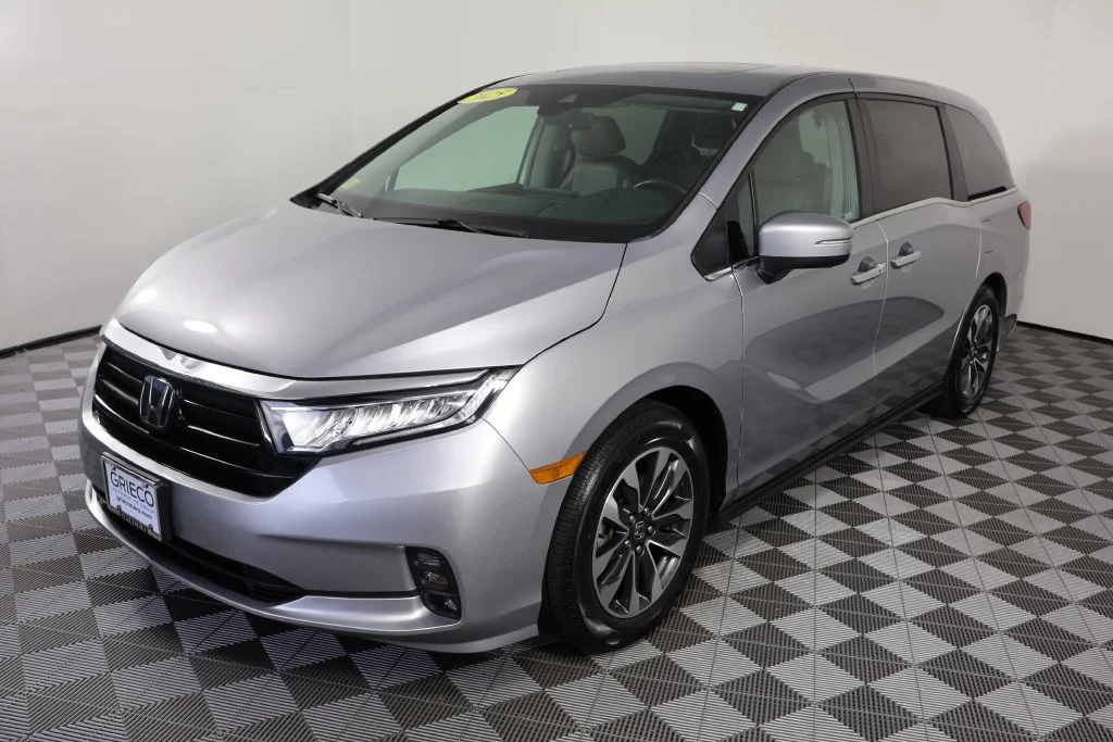 Used 2023 Lunar Silver Metallic Honda EX-L image 4