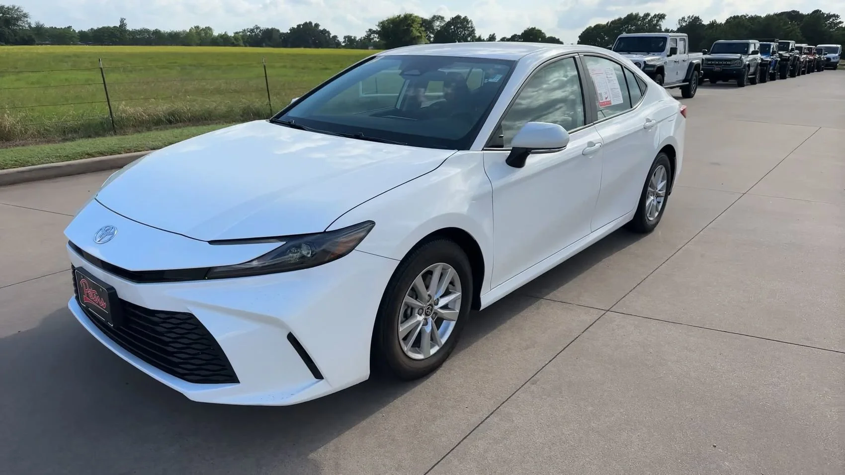 Used 2025 Ice Toyota LE image 5