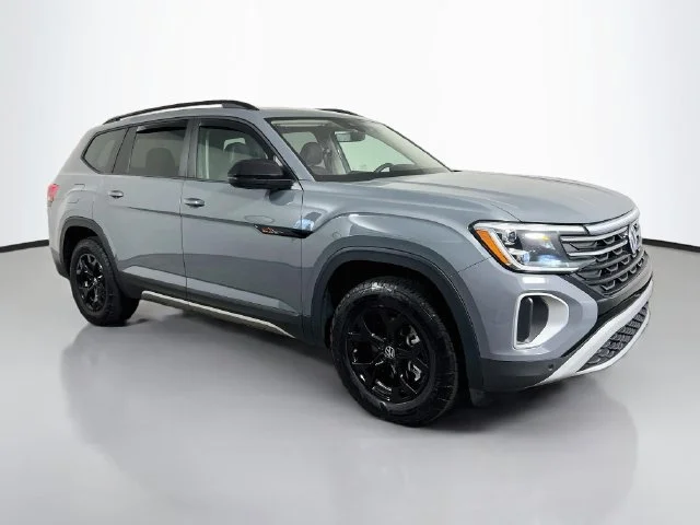 2024 Volkswagen Atlas 2.0T Peak Edition SEL