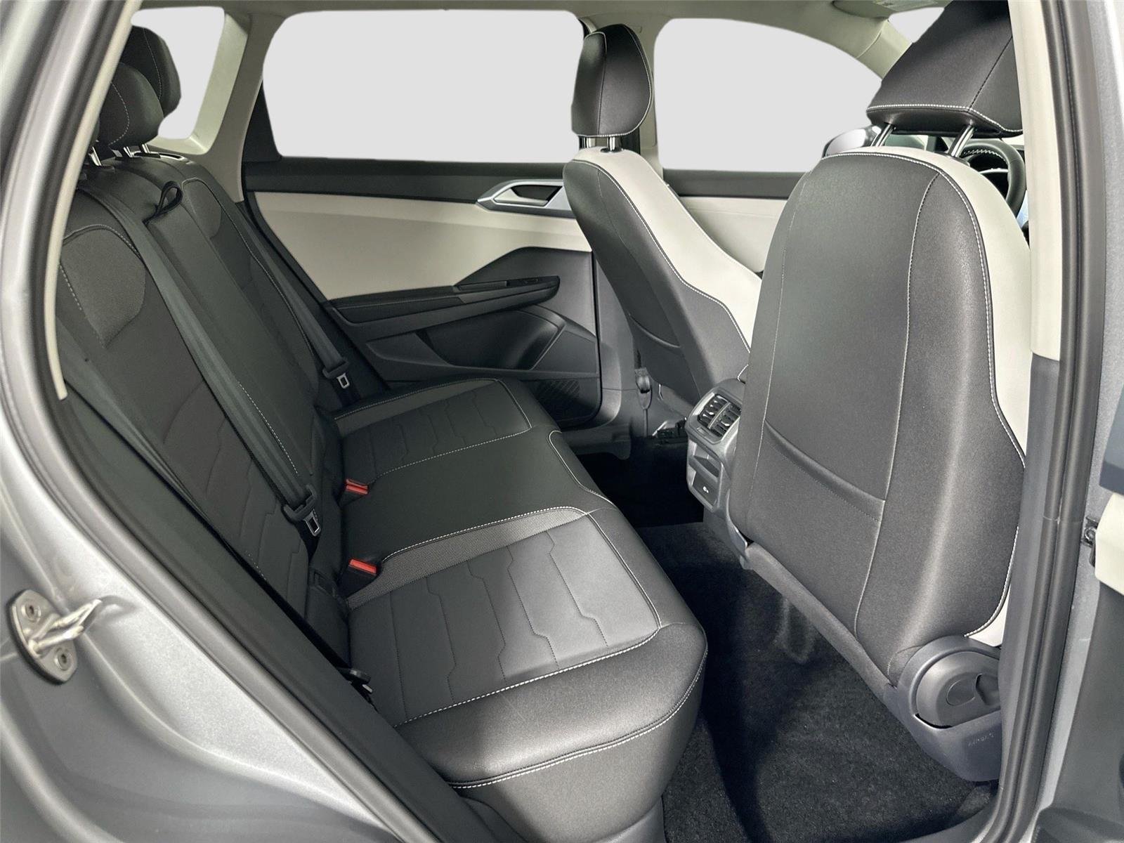 2025 Volkswagen Taos SE - Photo 20