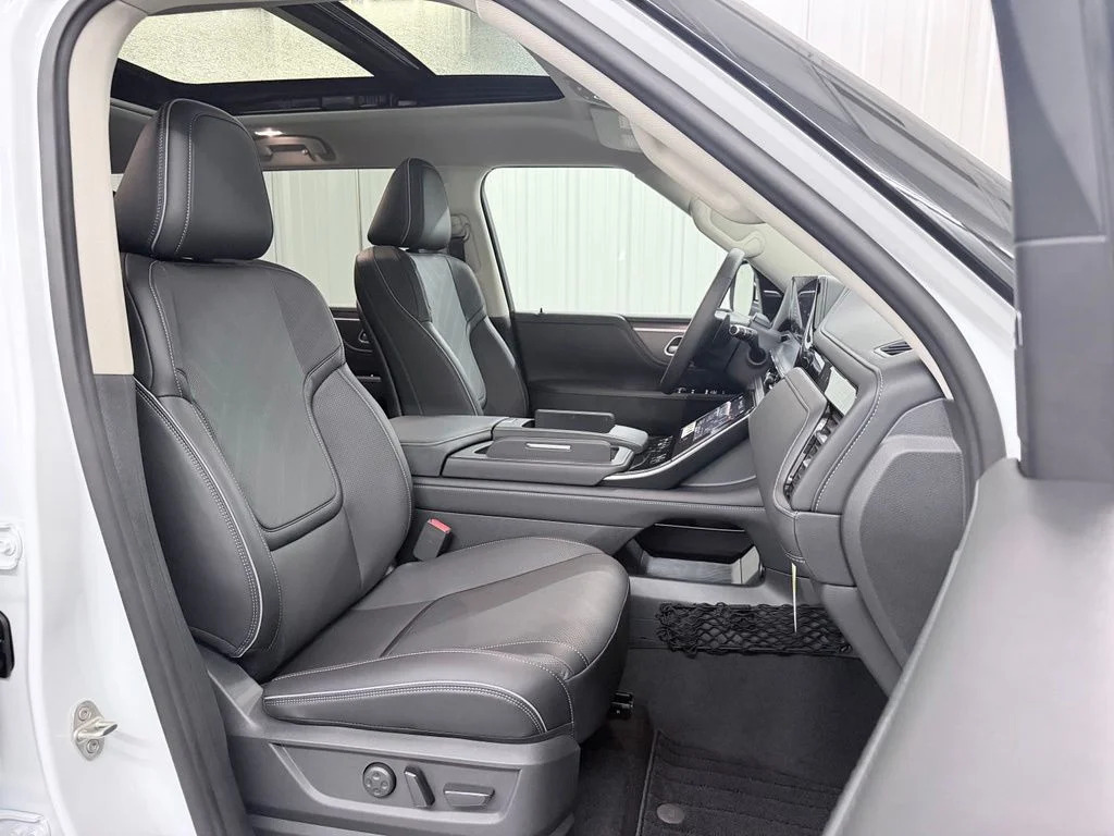New 2027 RADIANT WHITE INFINITI Luxe 4WD image 55
