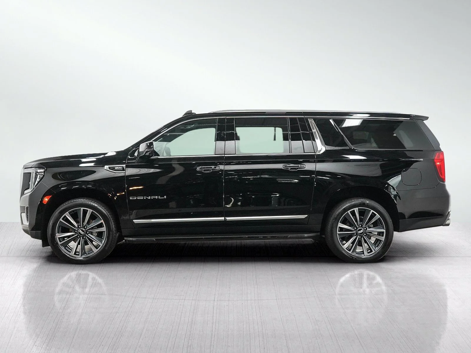 Used 2023 GMC Yukon XL Denali with VIN 1GKS2JKL6PR518785 for sale in White Bear Lake, Minnesota