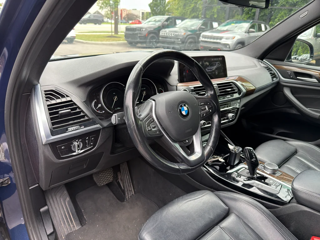 Used 2019 Phytonic Blue Metallic BMW xDrive30i image 2