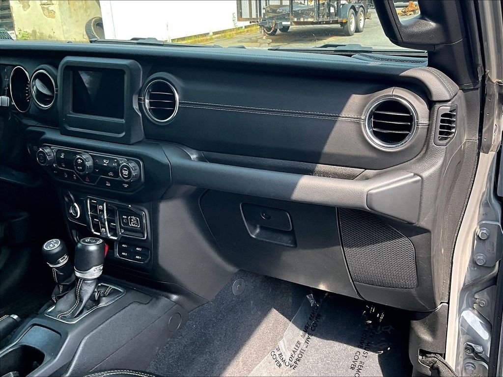 Used 2021 Sting-Gray Clearcoat Jeep Unlimited Sahara image 13