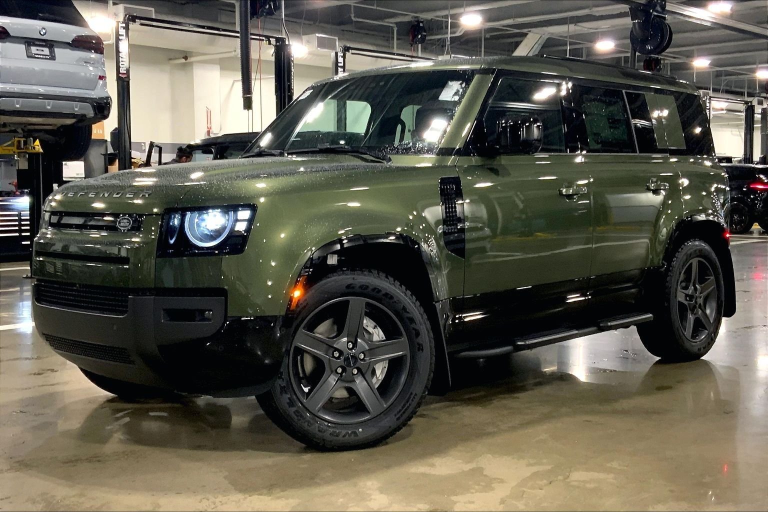New 2026 Woolstone Green Land Rover X-Dynamic SE image 1