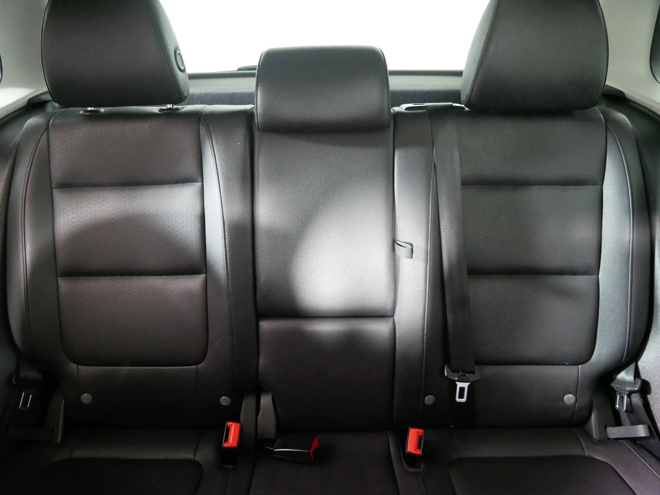Used 2014 Pepper Gray Metallic Volkswagen SE image 13