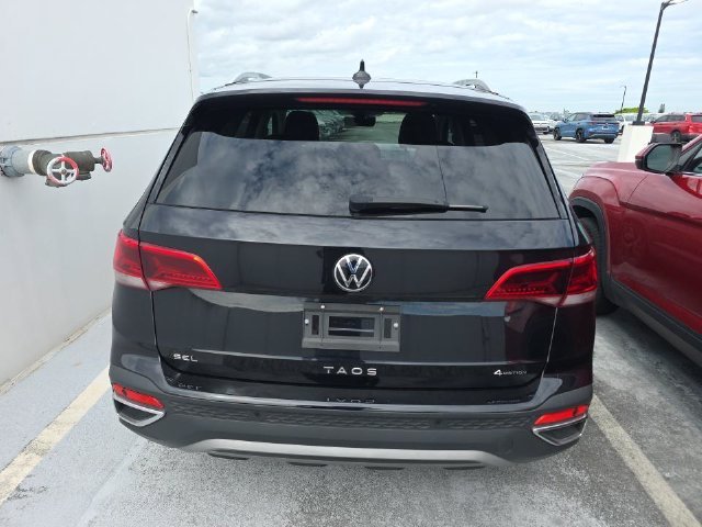 Certified Used 2023 Black Volkswagen 1.5T SEL image 5