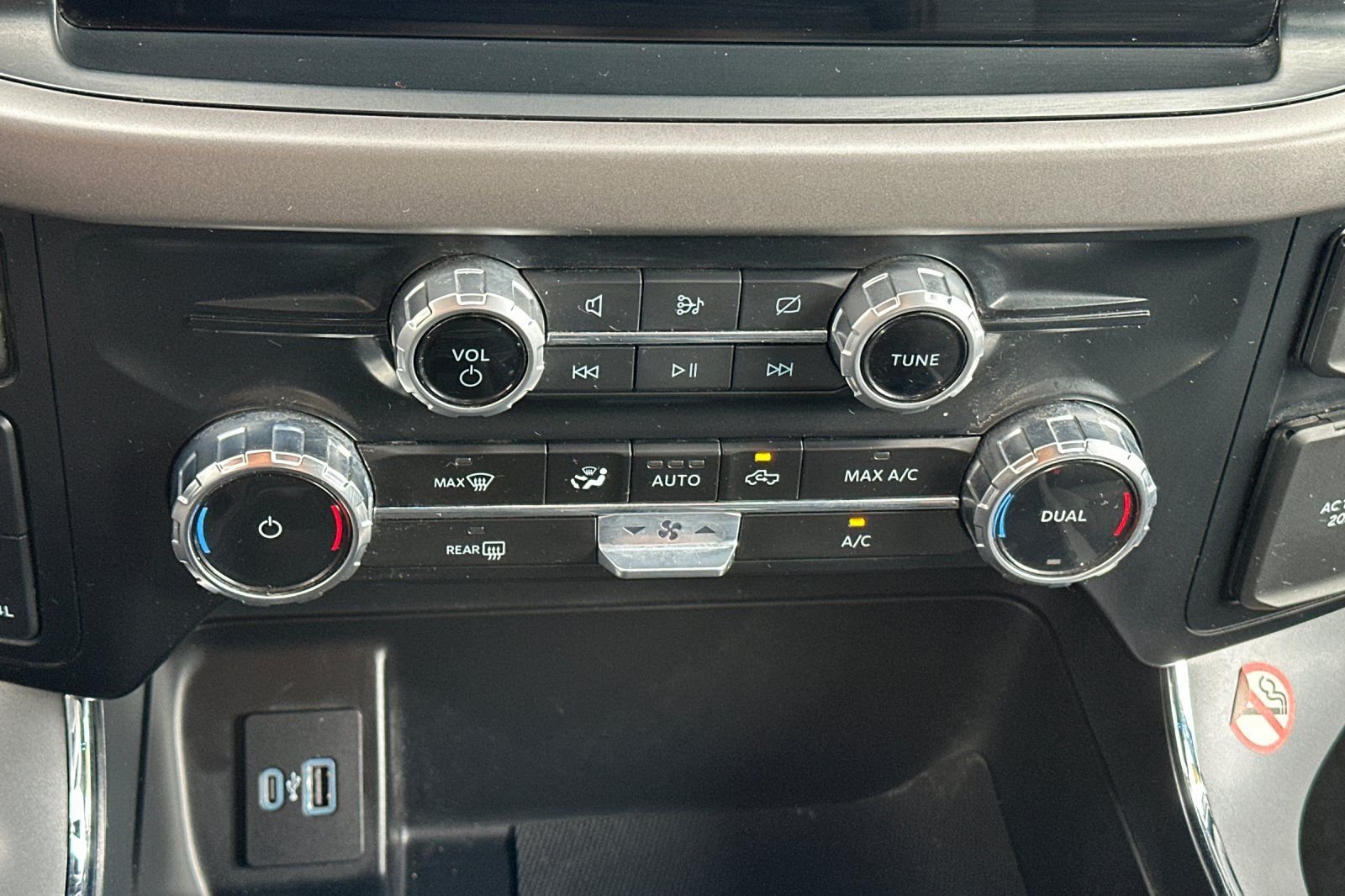 Used 2024 White Ford XLT image 21