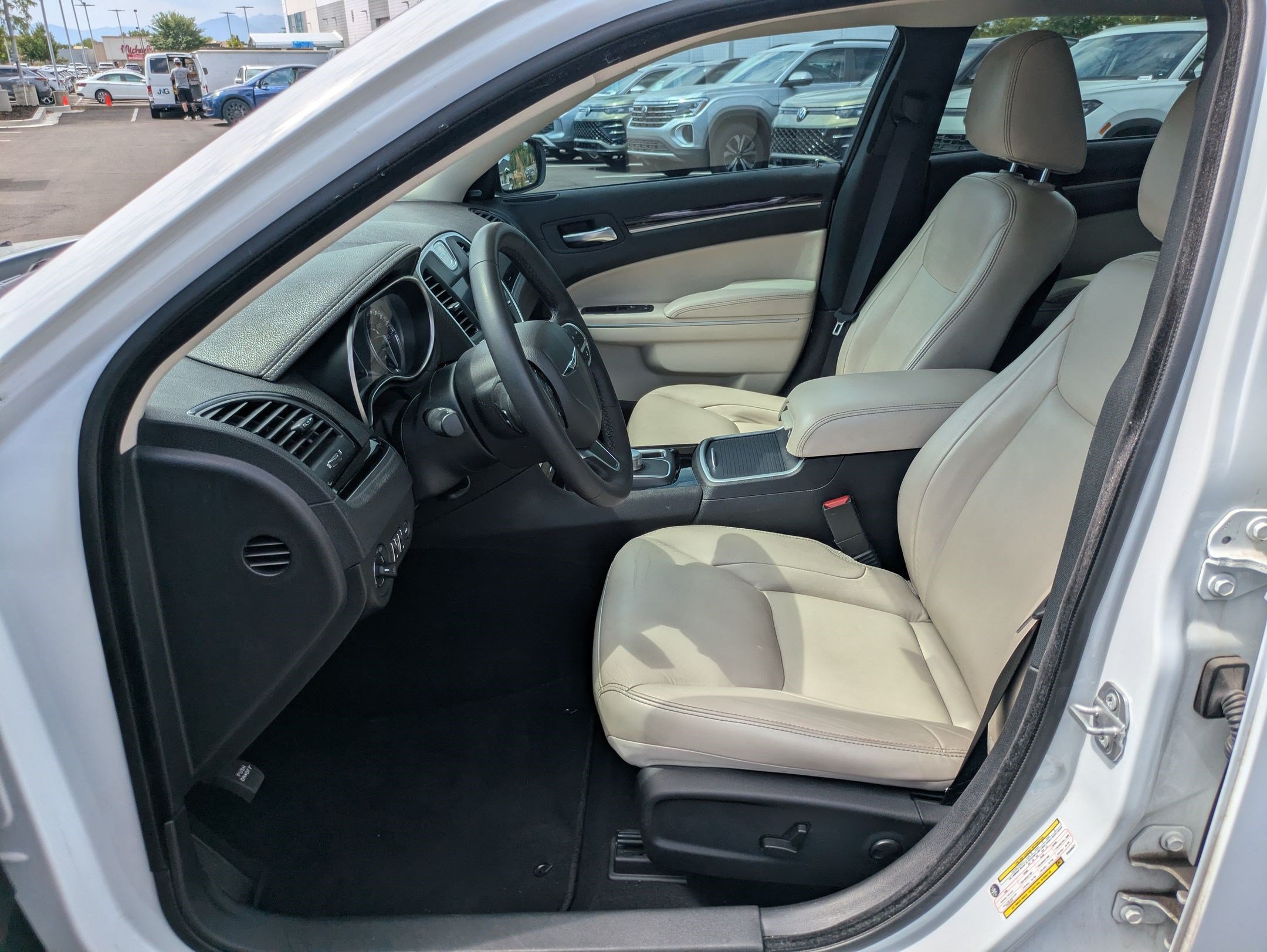 Used 2023 Bright White Clearcoat Chrysler Touring L image 16
