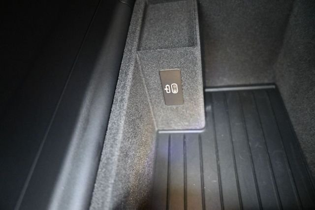Used 2023 Gray BMW 530i image 4