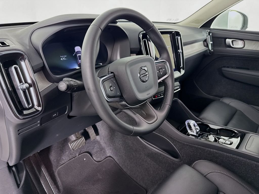 Used 2025 White Volvo B5 Plus Bright Theme image 4