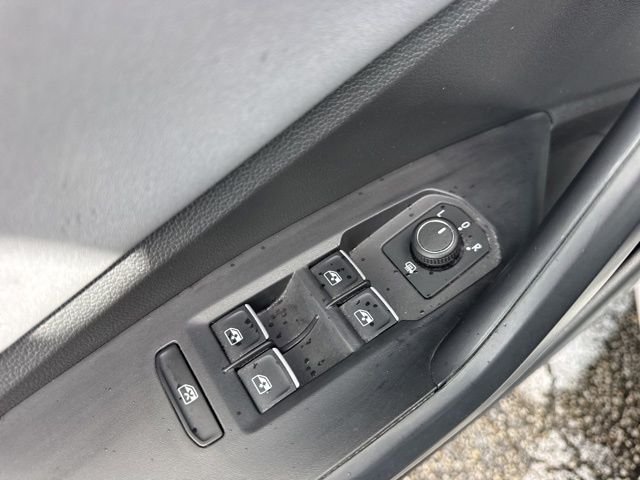 Used 2025 Silver Volkswagen 1.5T SE image 33