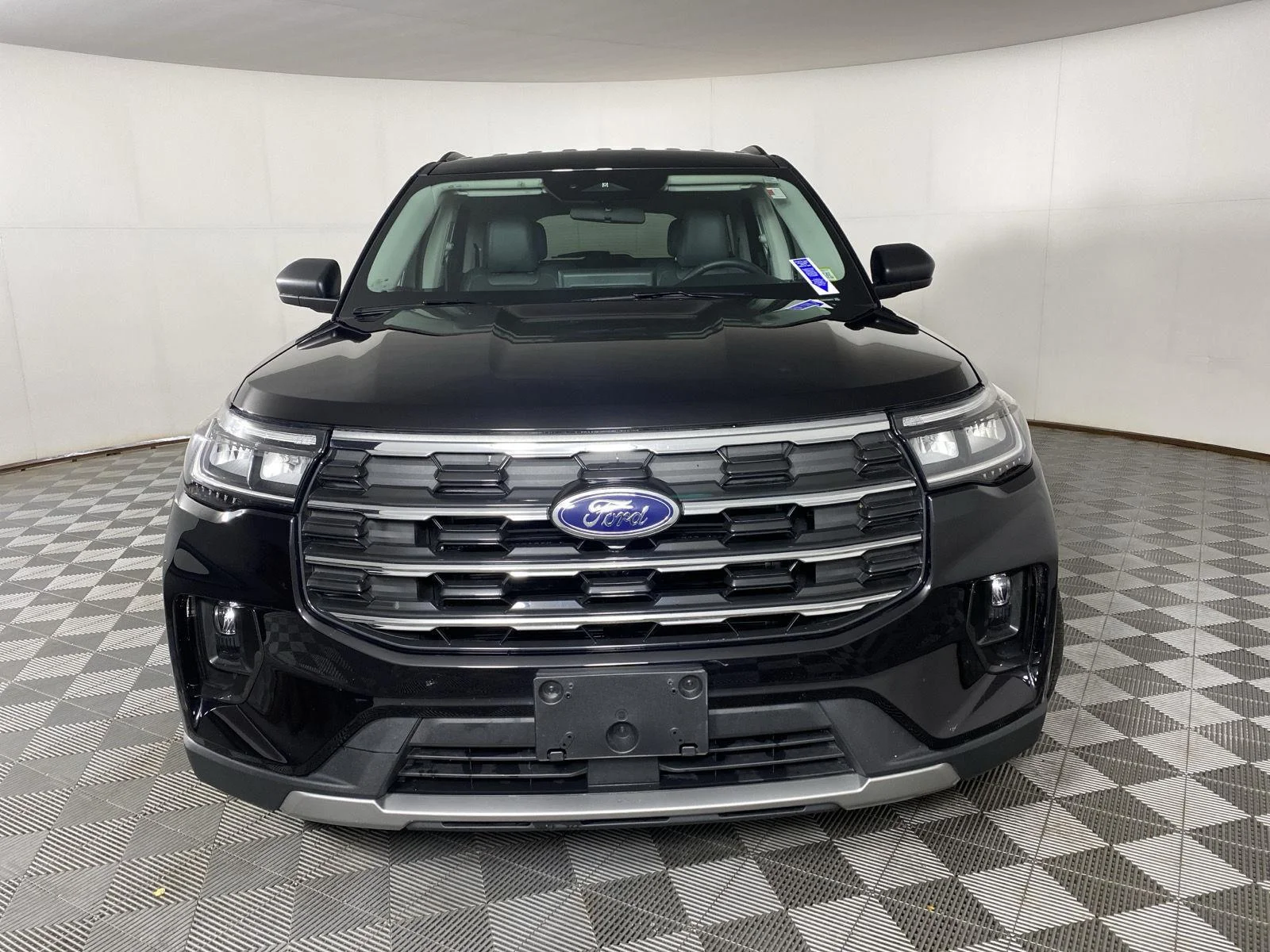 Used 2026 Agate Black Ford Active image 2
