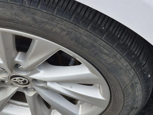 Used 2025 Ice Cap Toyota SE image 4