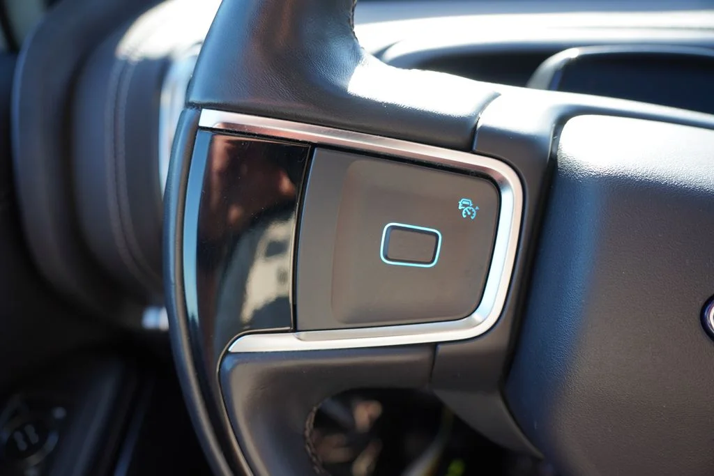 Used 2025 Silver Ford Platinum image 40