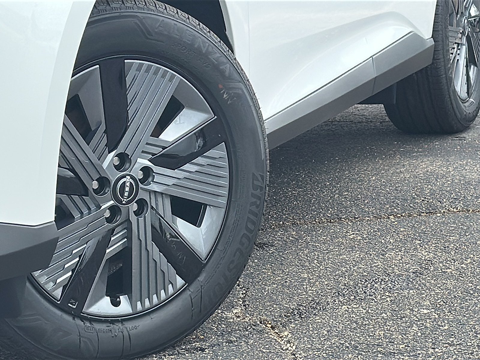 2025 Nissan Murano SL photo 2